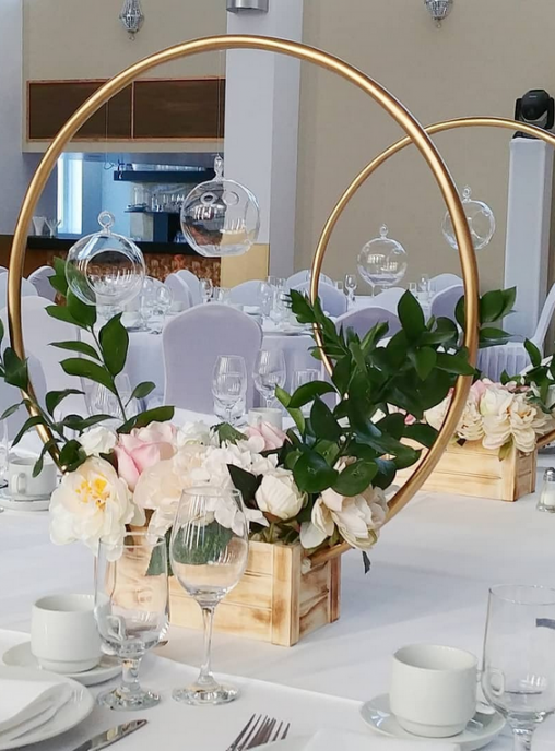 Hula-hoop styled centerpieces